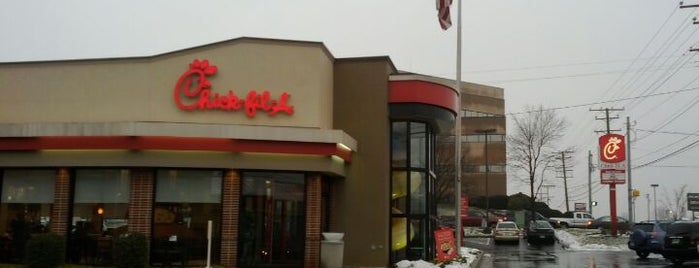 Chick-fil-A is one of Lugares favoritos de Brian.