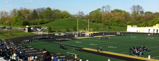 Centerville Stadium is one of Lieux qui ont plu à Mark.