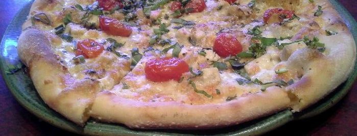 SPIN! Neapolitan Pizza is one of Tempat yang Disukai Elliott.
