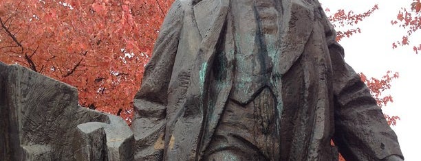 Lenin's Statue is one of SEATTLE.