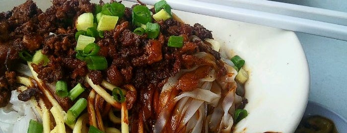 Kedai Kopi dan Makanan Chun Heong 全香茶餐室 is one of 板面(Pan Mee).