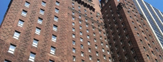 Warwick Allerton Hotel Chicago is one of สถานที่ที่ Henry ถูกใจ.