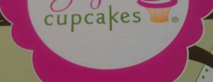 Gigi's Cupcakes is one of Orte, die Stacy gefallen.