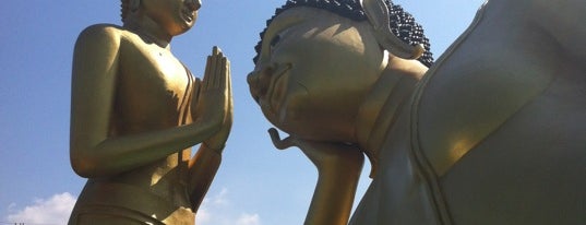 วัดกกไม้แดง is one of Holy Places in Thailand that I've checked in!!.