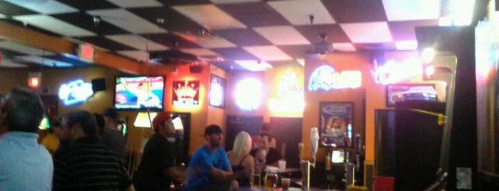 Tailgaters Bar and Grill is one of Tempat yang Disukai Dan.