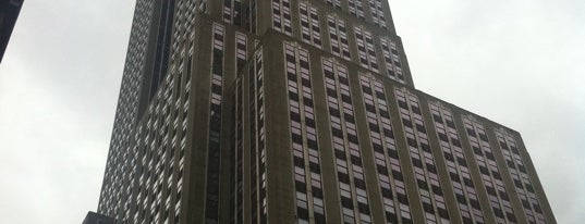 Edificio Empire State is one of Apple Store.