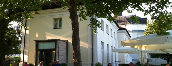 Schlosscafé is one of Tempat yang Disukai Trent.