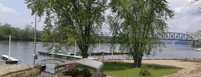 Branchport Boat Club is one of favorite hangouts.