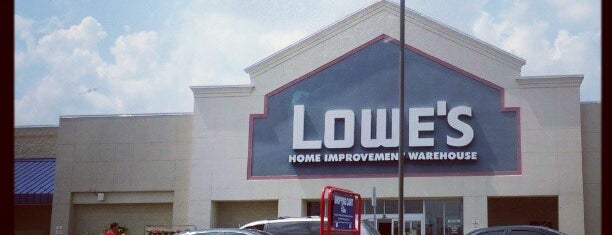 Lowe's is one of Tempat yang Disukai Cory.