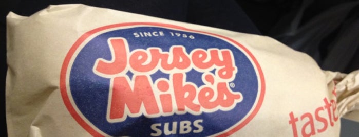 Jersey Mike's Subs is one of สถานที่ที่ Joseph ถูกใจ.