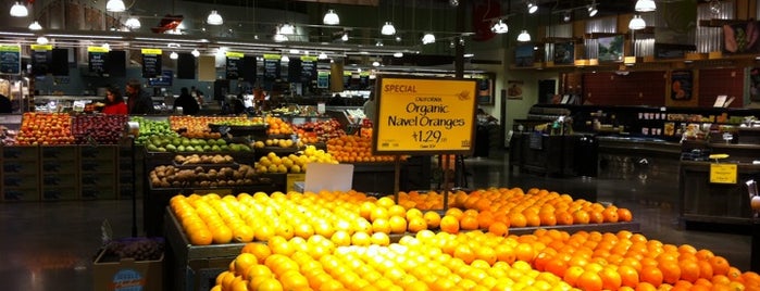 Whole Foods Market is one of Tempat yang Disukai Shayla Lauren.