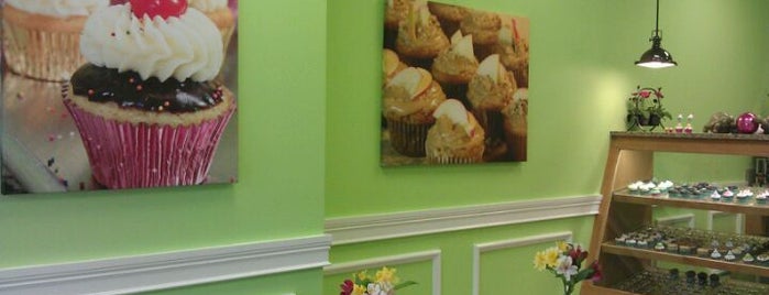 Turtle's Cupcakes is one of Chi - Cafes/Dessert.