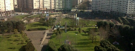 Los Rosales is one of Barrios na Coruña.
