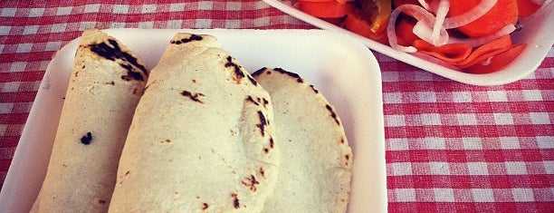 Tacos Las Adelitas is one of Posti che sono piaciuti a Debora.