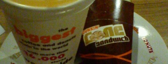 Dunkin' is one of Lieux qui ont plu à Baba.