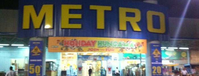 Metro mall is one of Posti che sono piaciuti a Srinivas.