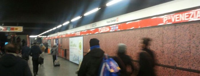 Metro P.ta Venezia (M1) is one of Di passaggio.