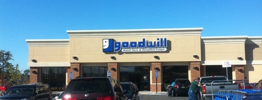 Goodwill Retail Store is one of Posti salvati di 🖤💀🖤 LiivingD3adGirl.
