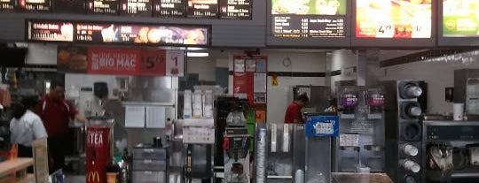McDonald's is one of สถานที่ที่ Lizzie ถูกใจ.