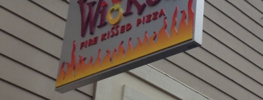 Wicked Fire Kissed Pizza is one of สถานที่ที่ Matthew ถูกใจ.