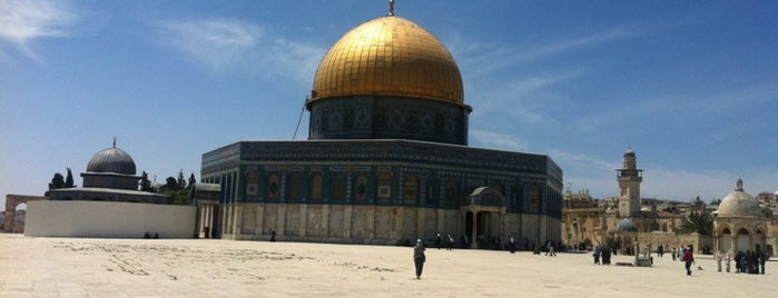 Mezquita de Al-Aqsa is one of Menghapus Jejakmu...