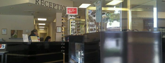 America's Best Contacts & Eyeglasses is one of Locais curtidos por Lynn.