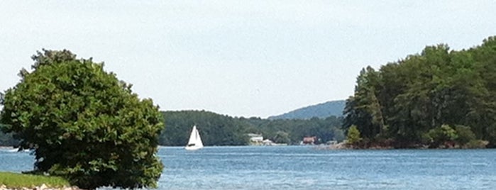 Smith Mountain Lake is one of Shafer’s Liked Places.