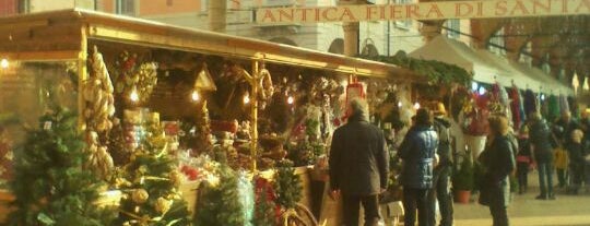 Portico dei Servi is one of I mercati di Bologna.