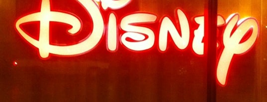 Disney Store is one of Lugares favoritos de Leandro.