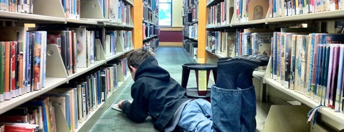 Mountain View Public Library is one of Posti che sono piaciuti a Caroline.