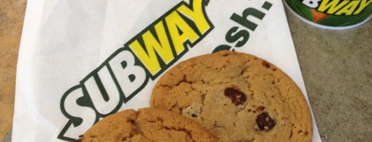 Subway is one of Robさんのお気に入りスポット.