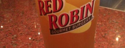 Red Robin Gourmet Burgers and Brews is one of Tempat yang Disukai Becky Wilson.