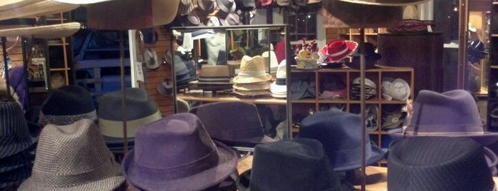 The Village Hat Shop is one of Lugares favoritos de Justin.