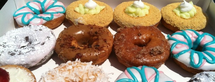 O'doodleDoo's Donuts is one of Lugares favoritos de Bethany.