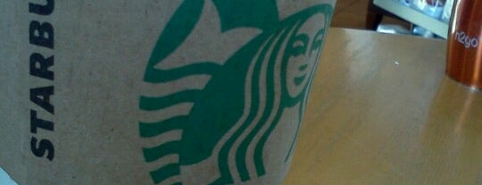 Starbucks is one of Tempat yang Disukai Laura.