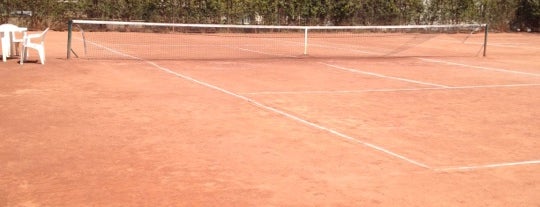 Parque de Tenis Cerro Colorado is one of Orte, die Rodrigo gefallen.