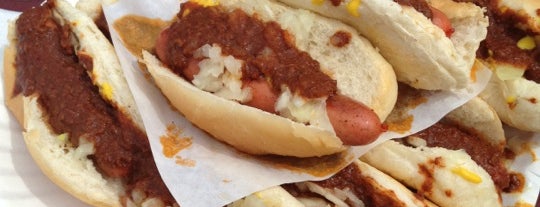Gus's Hotdogs is one of Locais curtidos por John.