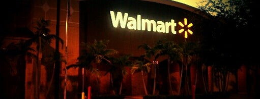 Walmart Supercenter is one of Tempat yang Disukai Kandyce.