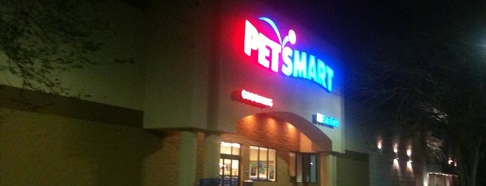 PetSmart is one of Orte, die Phillip gefallen.