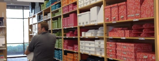 The Container Store is one of Lugares favoritos de Scott.