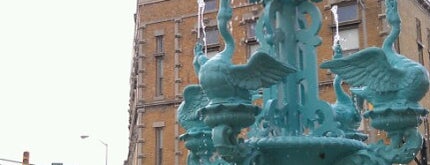 Fountain Square Fountain is one of Posti che sono piaciuti a Dana.