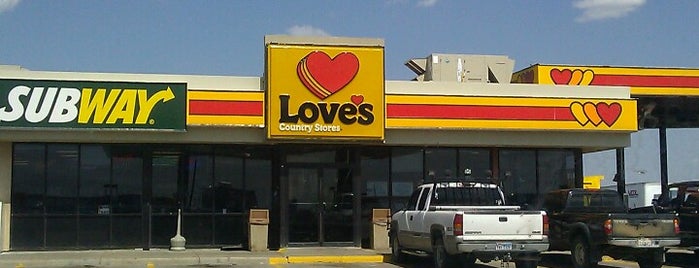 Love's Travel Stop is one of Locais curtidos por Travis.