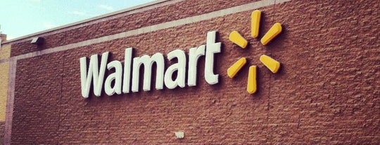 Walmart Supercenter is one of Lugares favoritos de Vasundhara.