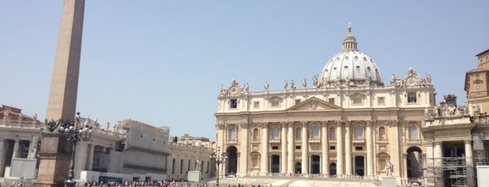 Saint Peter's Square is one of Top 100 Check-In Venues Italia.