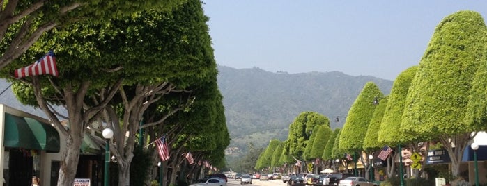 Downtown Glendora Village is one of Darleneさんのお気に入りスポット.