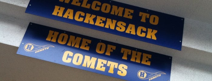 Hackensack High School is one of Locais curtidos por Terecille.