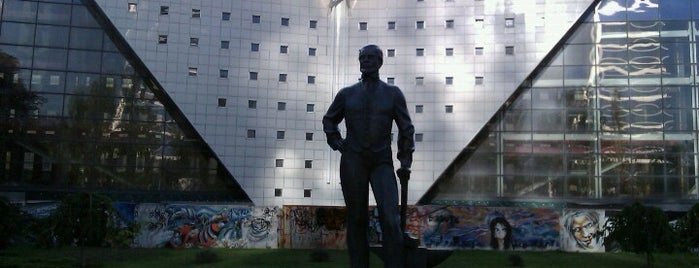 Памятник Джону Юзу is one of EURO 2012 DONETSK (MUST-SEE).