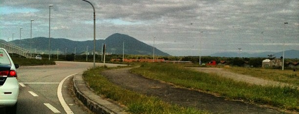 Costeira do Pirajubaé is one of Bairros e Distritos de Florianópolis.