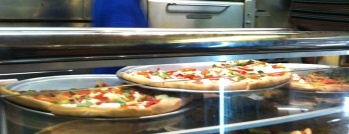 Pizza Di Roma is one of Lugares favoritos de Divya.