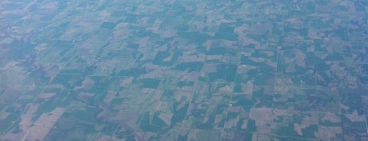 30,000 Feet In The Air= I'm On An Airplane! is one of Gespeicherte Orte von Erin.